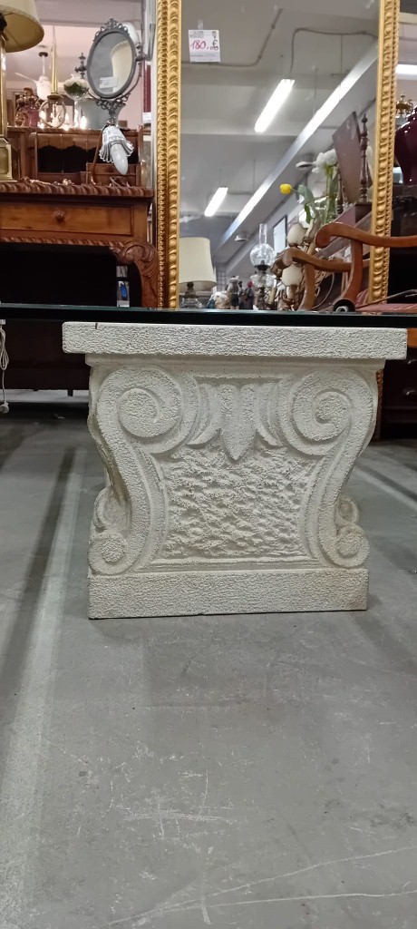 Tavolo Basso Base Capitelli Pi
