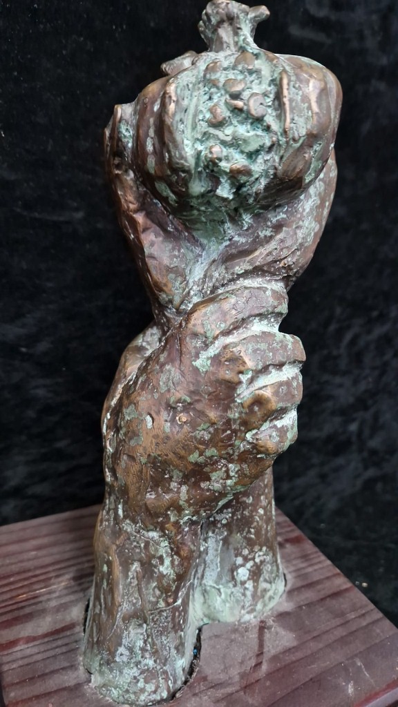 Scultura Mani Melograno